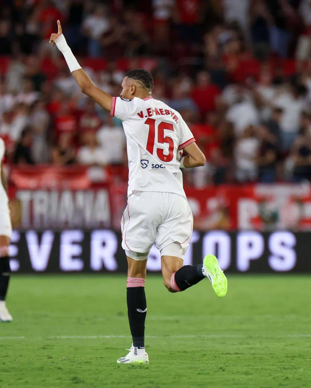 半岛体育APP-库里常规赛首秀得分